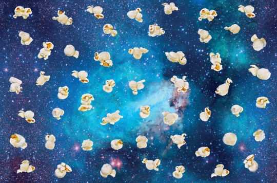 London Art 04TP 02 Toiletpaper Kitchen Confidential - mural z motywem popcornu i kosmosu