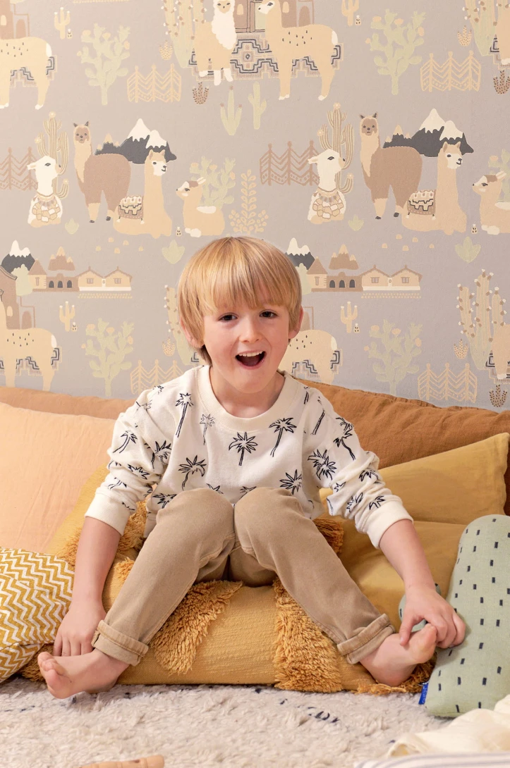 Tapeta Majvillan Lama Village 143-01 Soft Grey