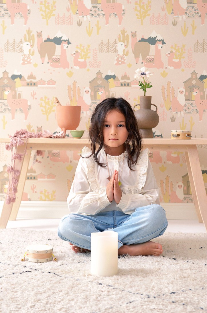 Tapeta Majvillan Lama Village 143-03 Light Sunny Pink