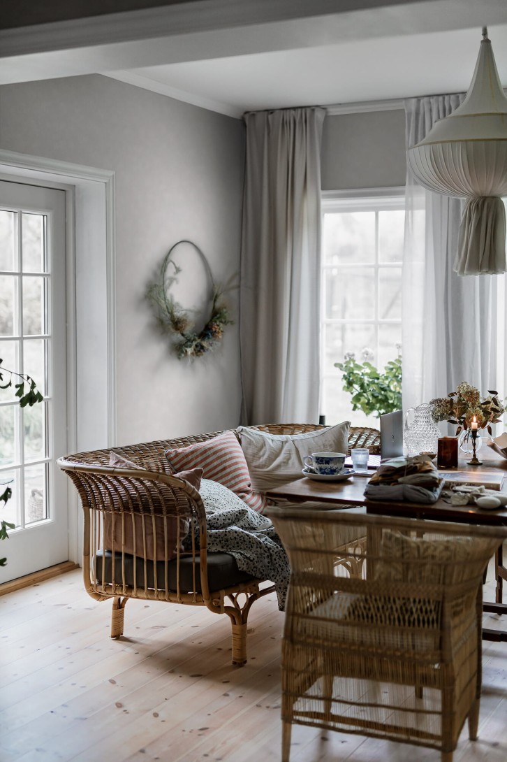 Boras Tapeter 3590 Cottage Garden Painter’s Wall Gray - tapeta imitująca bieloną ścianę tynkową