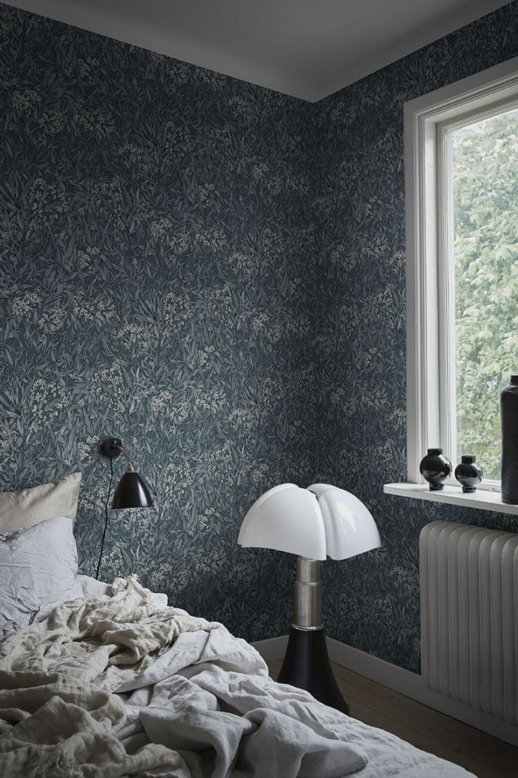 Sandberg 225-66 Kolonin Malin Indigo Blue - tapeta w dziki bez