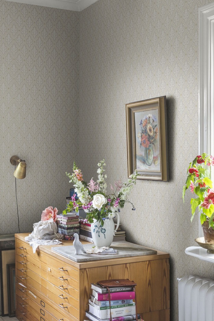 Sandberg 829-21 Lofstad Lillie Sandstone - tapeta roślinna w geometrycznym ułożeniu