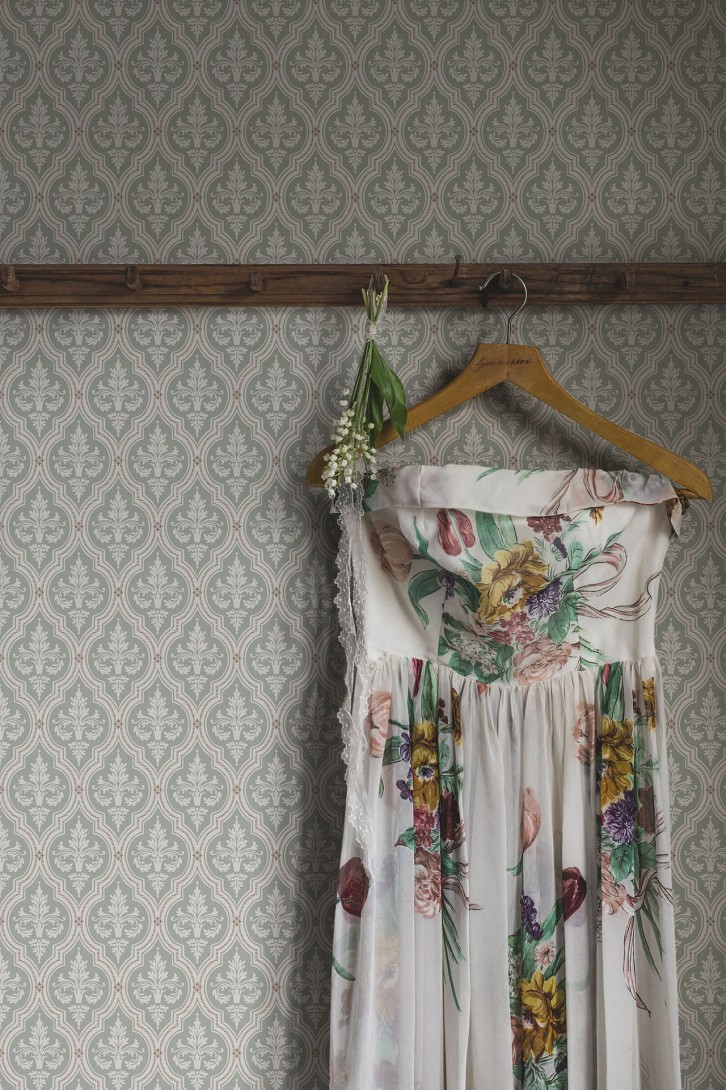 Sandberg 829-38 Lofstad Lillie Garden Green - tapeta roślinna w geometrycznym ułożeniu