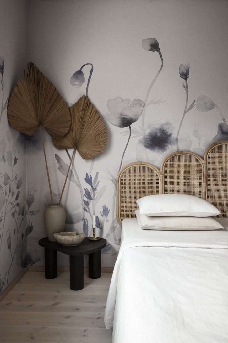Sandberg 643-04 Jordnara Morangen Indigo Blue - mural w kwiaty maku