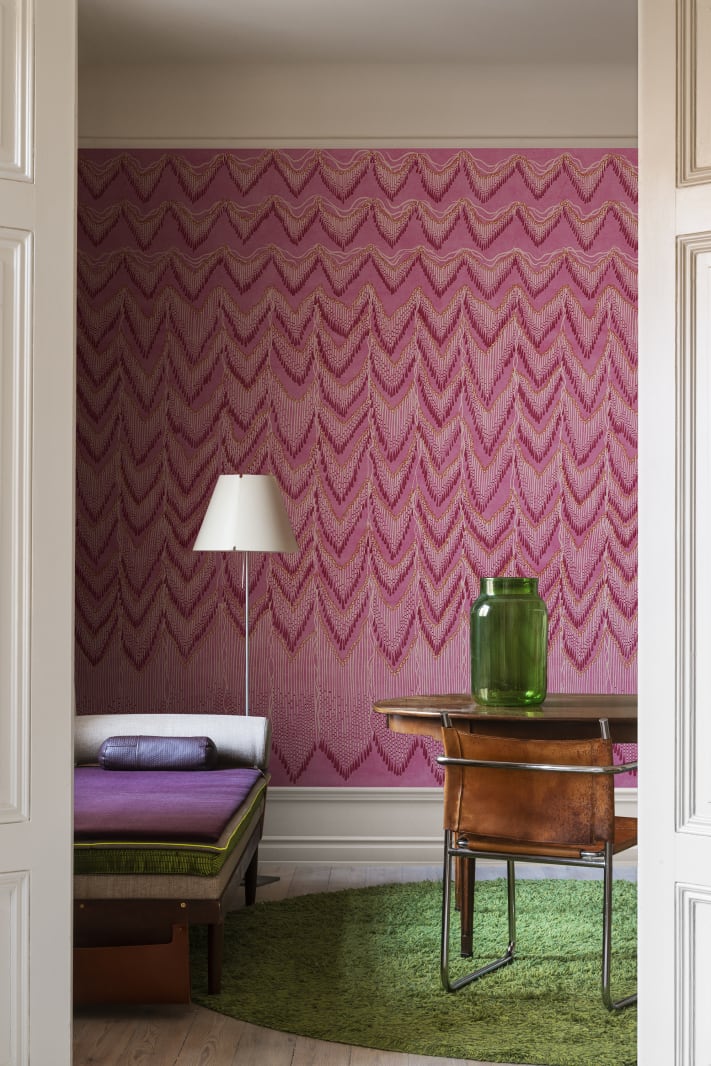 Fototapeta Rebel Walls Zandra Rhodes R17941 Fringed Follies Dawn Hot Pink - tapeta frędzle