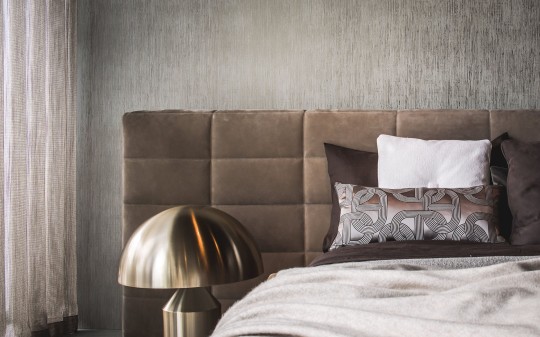 Dutch Walltextile Company 10 Sophisticated Nature Birch - tapeta tekstylna w metaliczne prążki