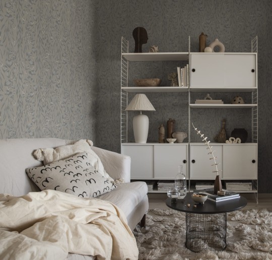 Tapeta Sandberg Jordnara S10118 Sara Misty Blue - tapeta wierzby