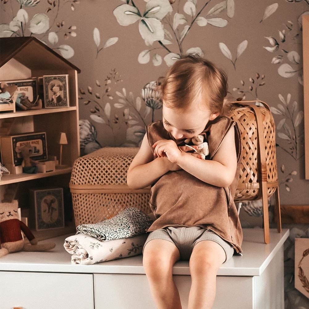 Dekornik DEKO.TAP.182 Clover Beige Return to Innocence - dziecięca tapeta w kwiaty