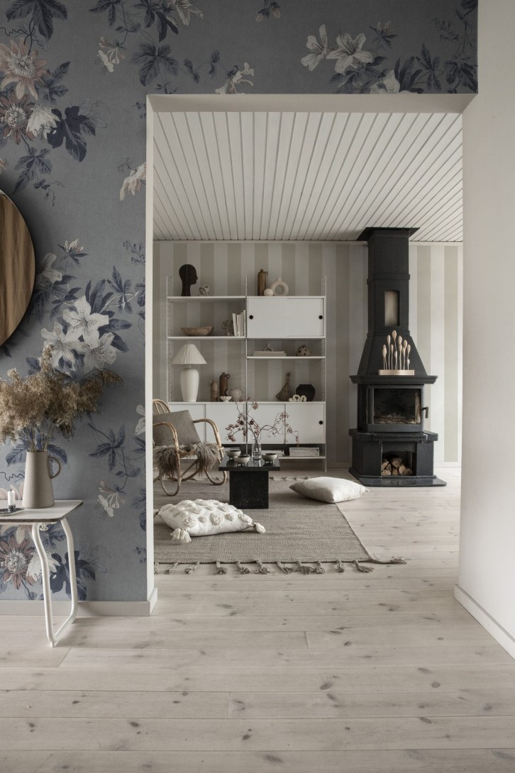 Sandberg S10133 Jordnara Faded Passion Misty Blue - mural w kwiaty