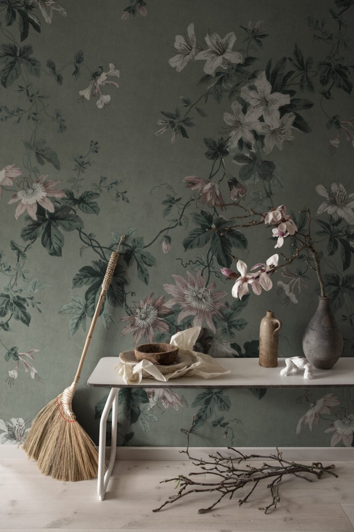 Sandberg 623-26 Jordnara Faded Passion Sage Green - mural w kwiaty