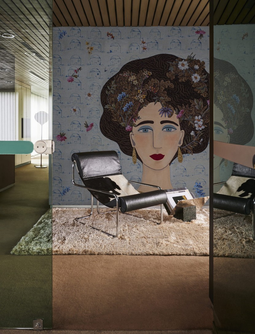 Wall&Deco WDBI2202 Contemporary 2022 Bianca - tapeta z kwiecistą kobietą