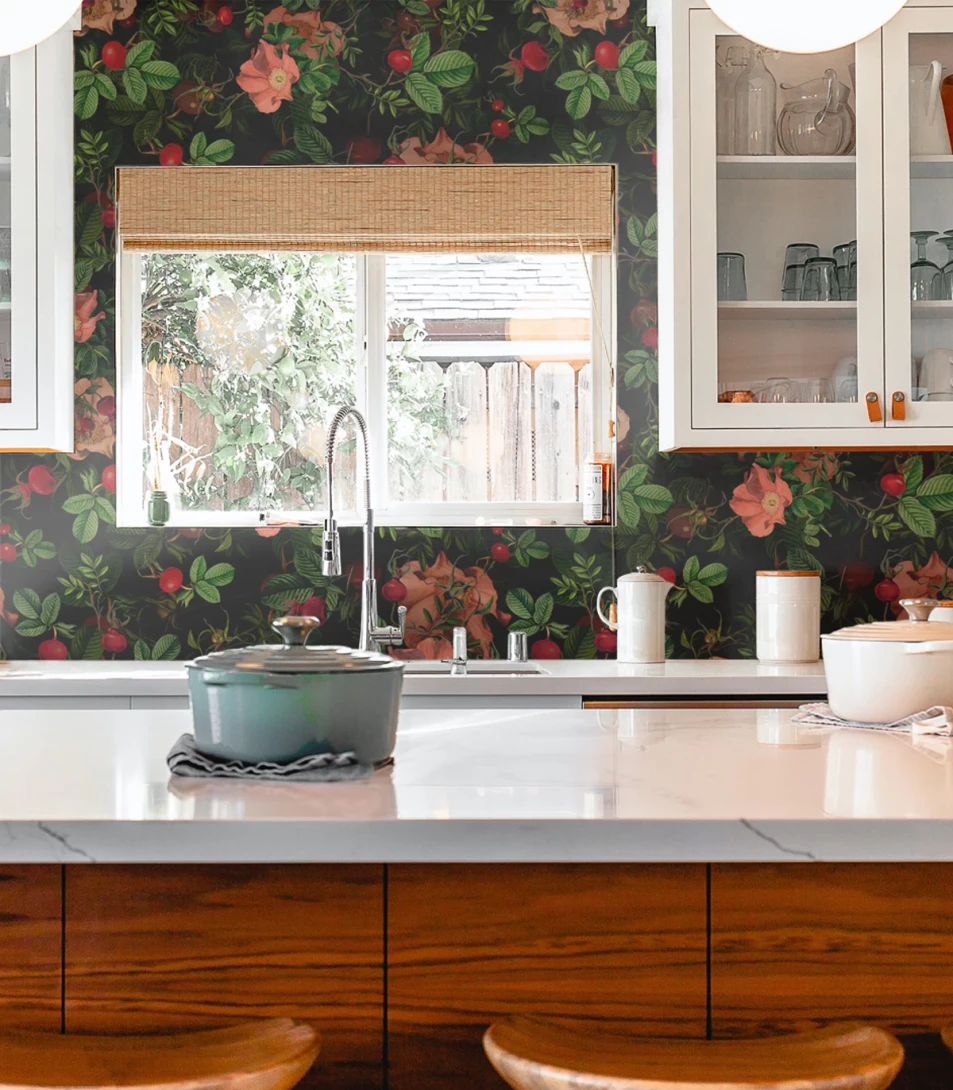 Wallcolors Dzień Dobry Wild Rose  - mural w róże i zielone liście