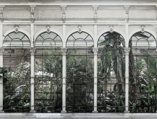 Rebel Walls R16262 Scenery Dove Gardens White - mural ze sklepieniem