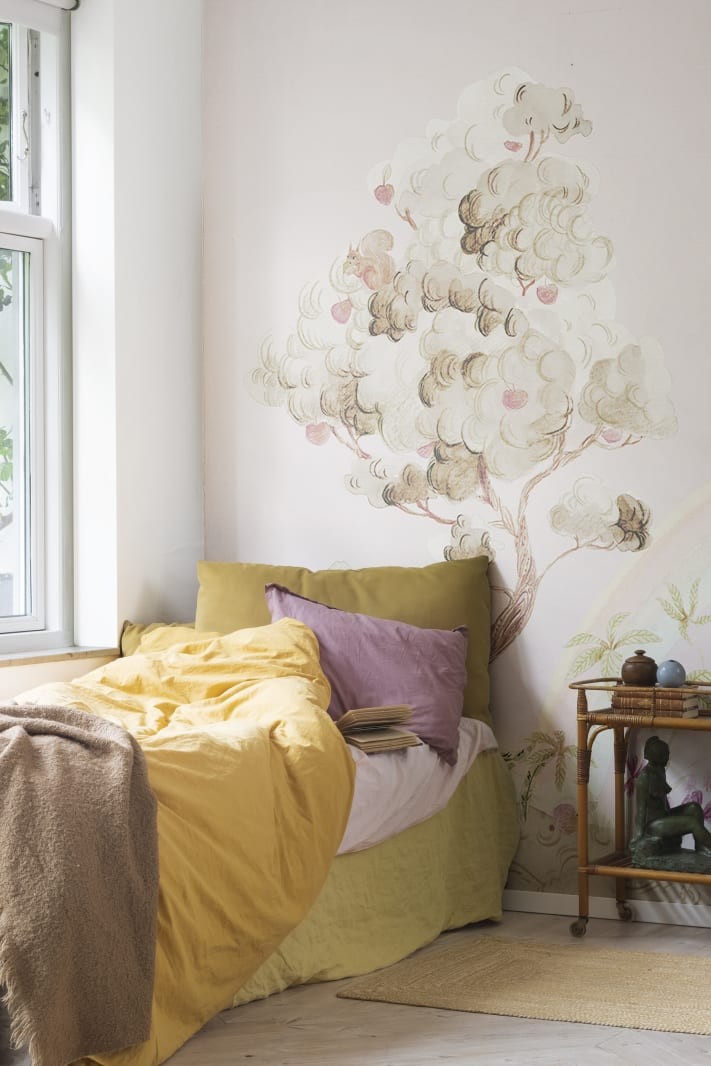 Rebel Walls R18182 Dreamland Unicorn Dream Bubblegum - mural z jednorożcem