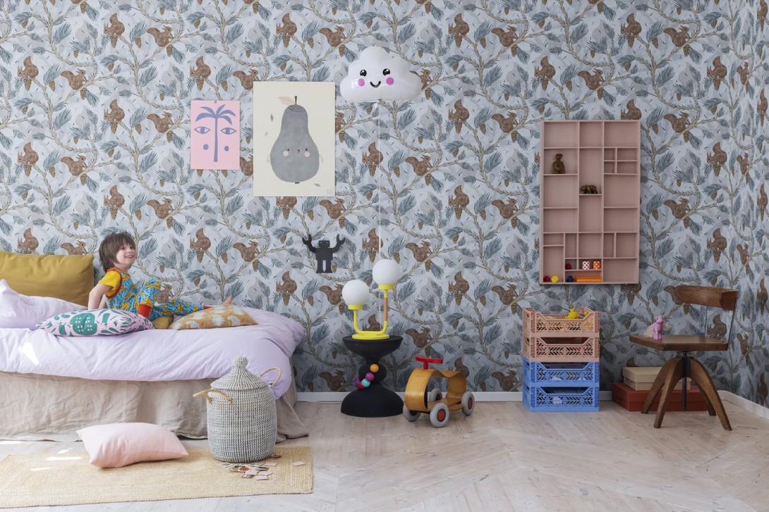 Rebel Walls R17982 Dreamland Squirrel Mountain Sky - tapeta z wiewiórkami