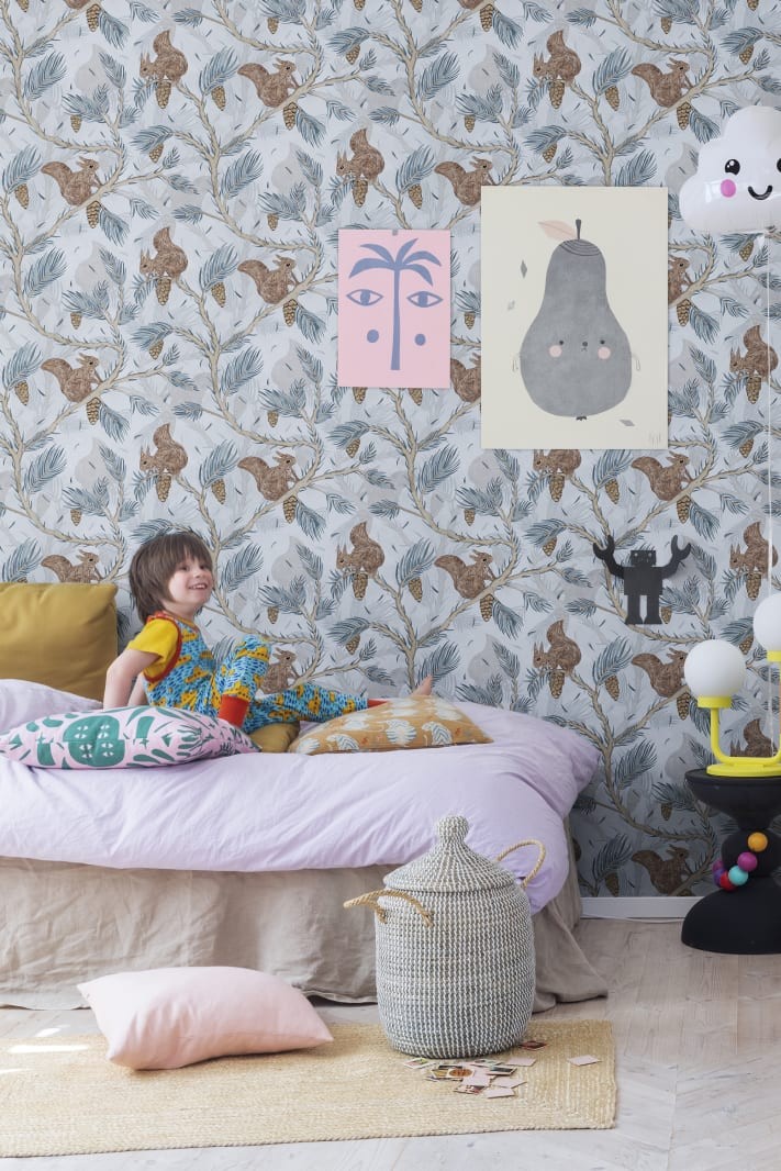 Rebel Walls R17982 Dreamland Squirrel Mountain Sky - tapeta z wiewiórkami