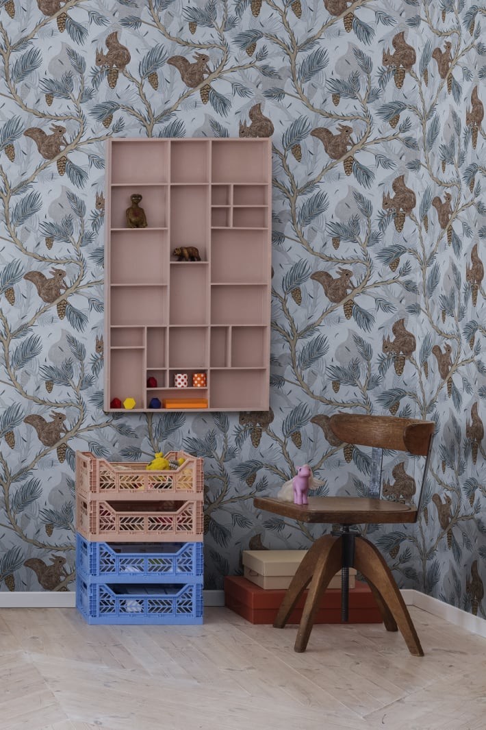 Rebel Walls R17982 Dreamland Squirrel Mountain Sky - tapeta z wiewiórkami