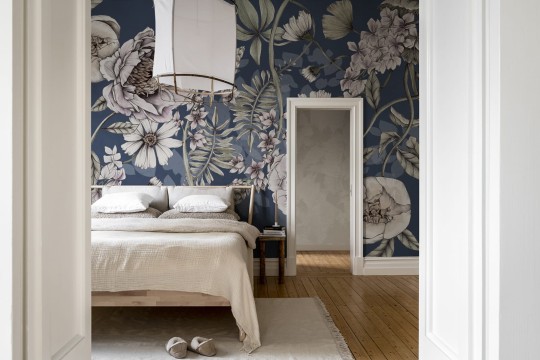 Rebel Walls R18646 Julia Appel Spring Flower Dark Blue - mural w kwiaty