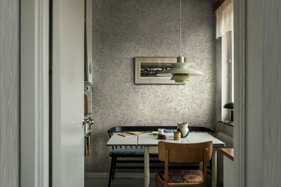 Boras Tapeter 4179 Alla Tiders Hus Flora - tapeta łąka w kwiaty