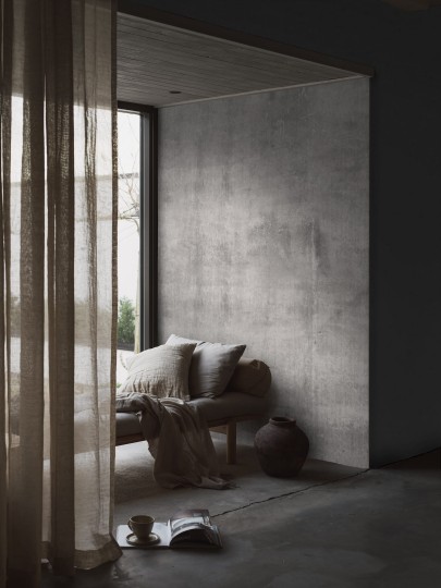 Boras Tapeter 9415W Studio Concrete Wall - mural imitujący beton