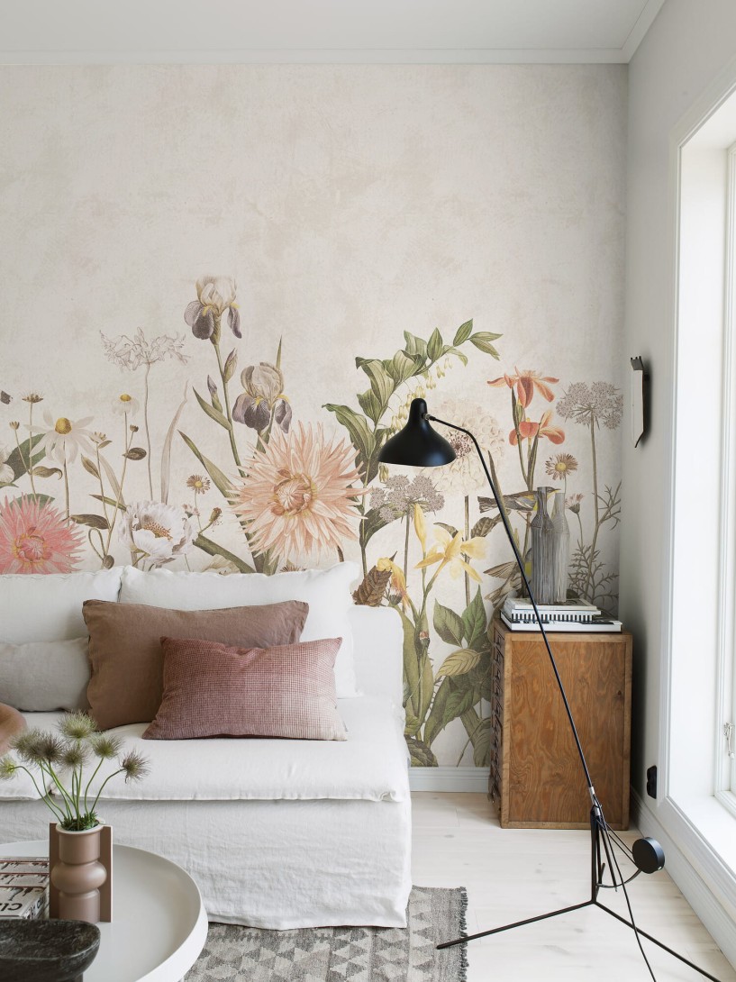 Boras Tapeter 9418W Studio Dahlia - mural z motywem łąki na jasnym tle