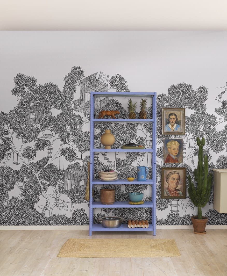 Rebel Walls R18222 Wonder World Playground Graphite - mural z domkami na drzewie