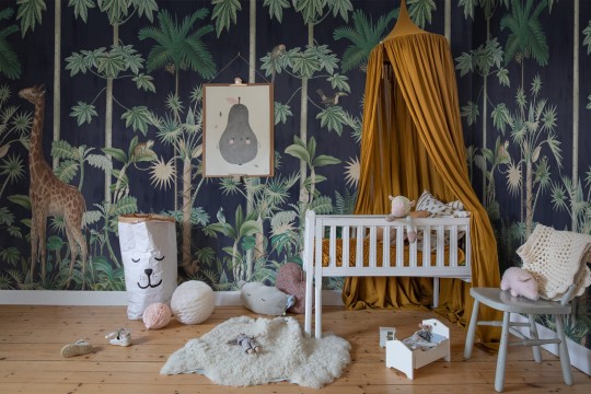 Rebel Walls R16792 Wonder World Giraffe's Stroll Nightfall - mural z dżunglą