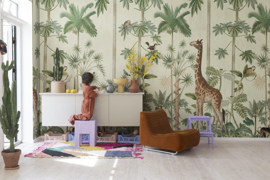 Rebel Walls R16794 Wonder World Giraffe's Stroll Sunny - mural z dżunglą