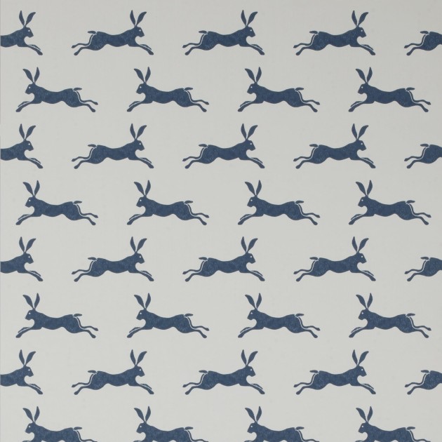 Jane Churchill J135W-12 Brightwood March Hare - tapeta z motywem niebieskich królików