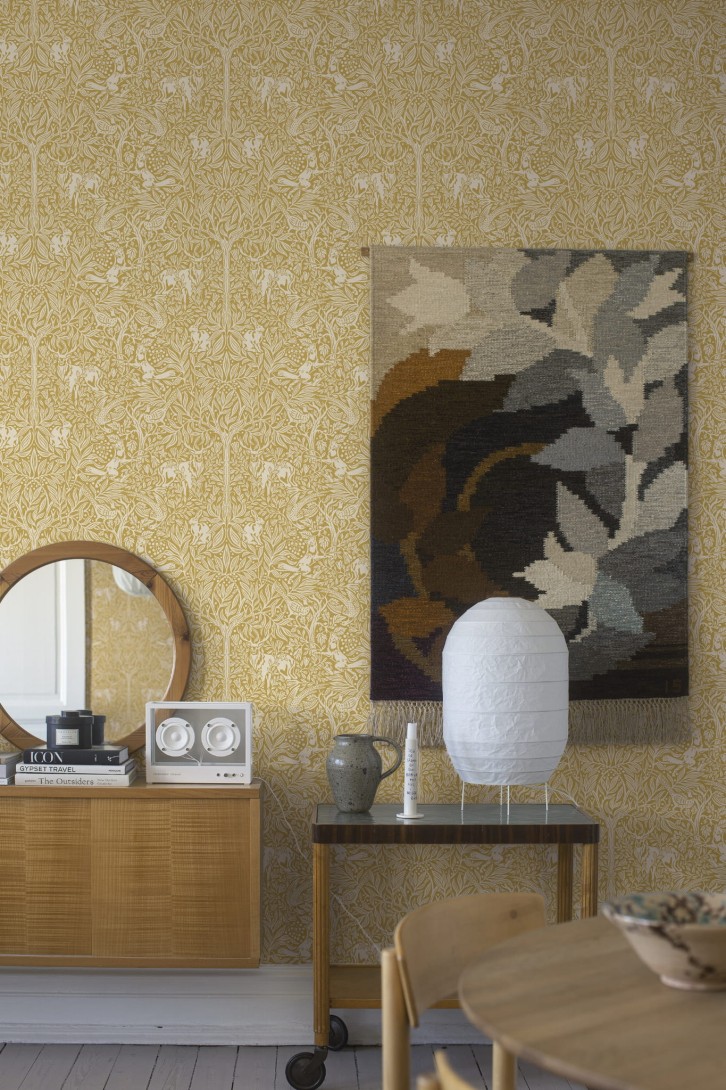 Boras Tapeter 2048 New Heritage Under The Elder Tree - tapeta leśne zwierzątka