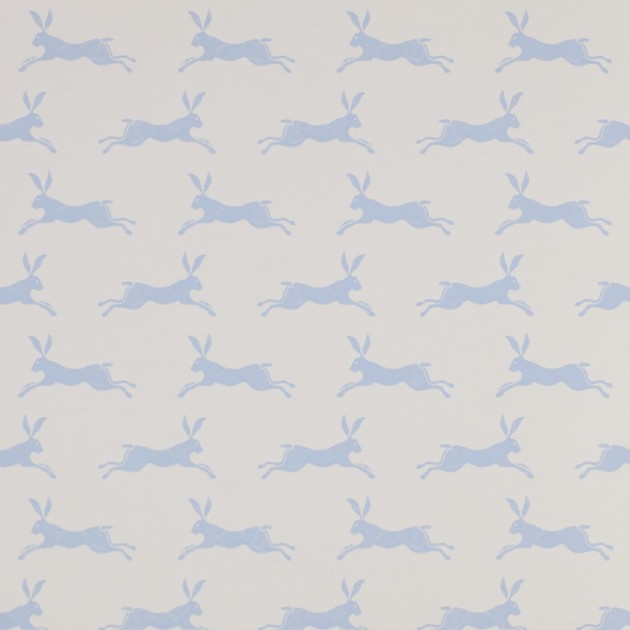 Jane Churchill J135W-04 Brightwood March Hare - tapeta z motywem niebieskich królików