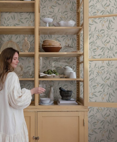 Sandberg S10191 Villa Dalaro II Vinnie Sage Green - tapeta z motywem gałązek, owoców liczi i liści