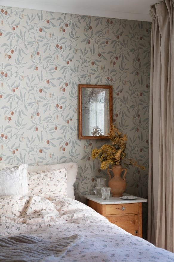 Sandberg S10192 Villa Dalaro II Vinnie Misty Blue - tapeta z motywem gałązek, owoców liczi i liści