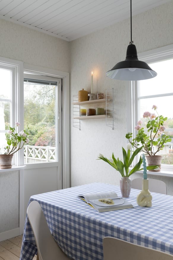 Sandberg S10157 Huset i Solen Signe Spring Green  - tapeta w przebiśniegi i krokusy