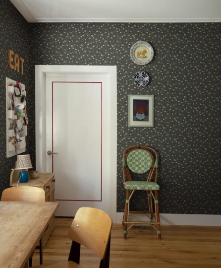 Sandberg S10158 Huset i Solen Signe Charcoal  - tapeta w przebiśniegi i krokusy