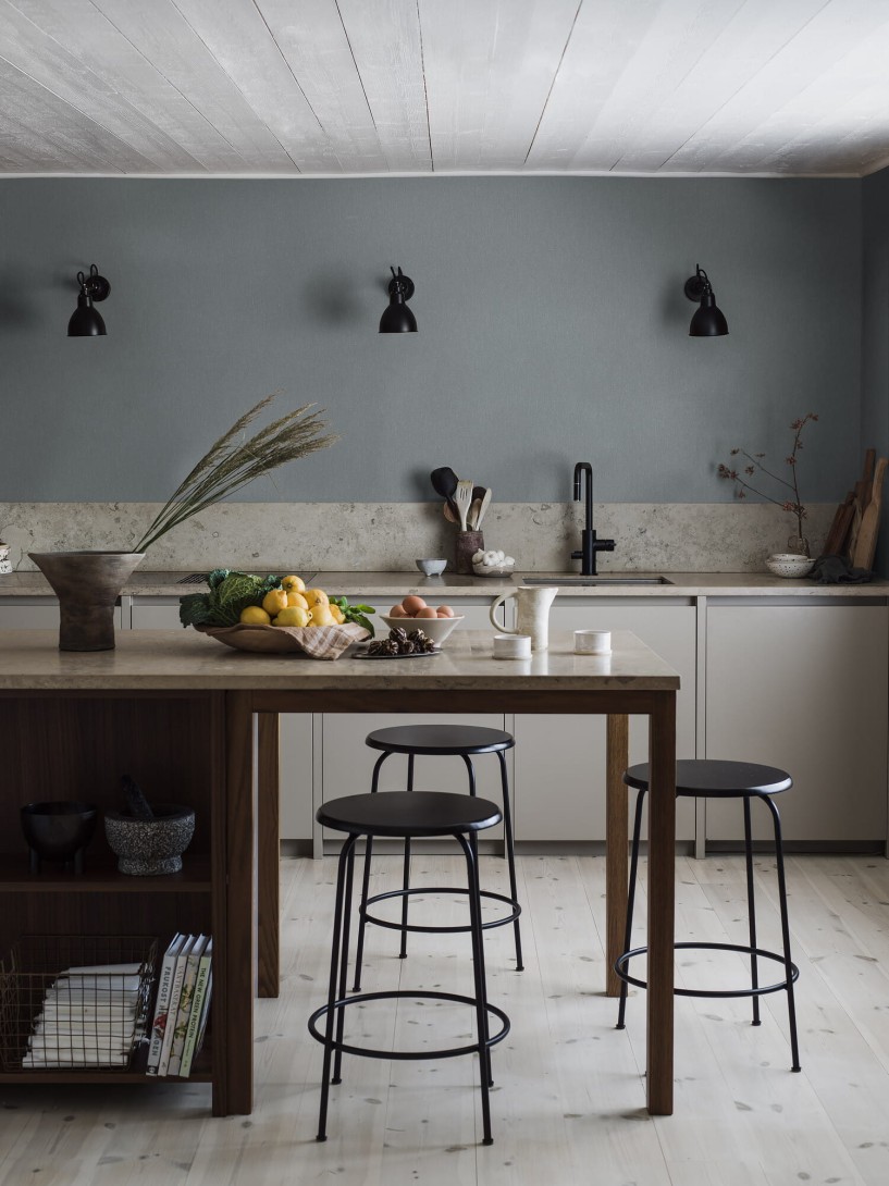 Boras Tapeter 4328 Linen Deep Lake - tapeta lniana niebieska