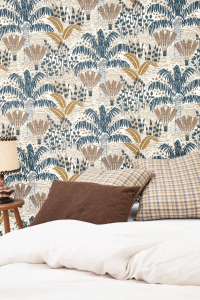 Caselio 103696027 L’epopee Palmeraie Bleu Indigo Camel - tapeta egzotyczna z motywem palm