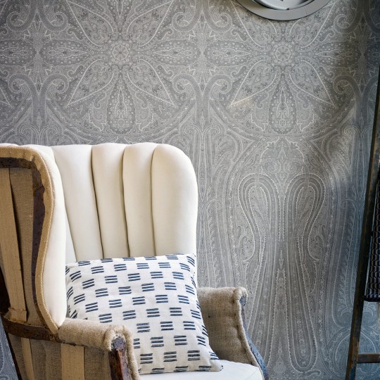 Zoffany 313019 Cotsworld Manor GRAND PAISLEY SILVER - tapeta z motywem paisley