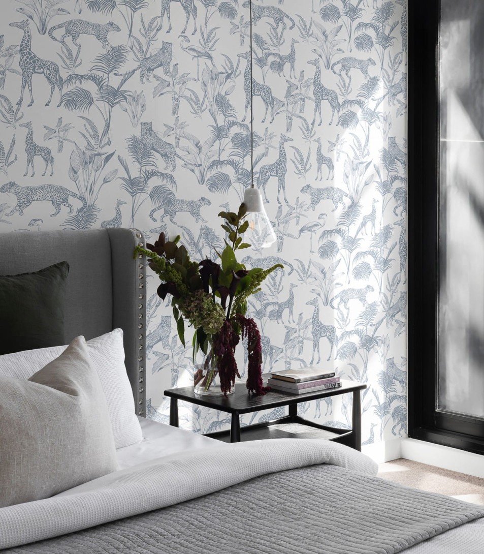 Wallcolors Life in Boho Safari Blue - tropikalny mural z motywem żyraf, flamingów i gepardów