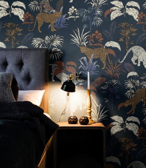 Wallcolors Botanical Experience Cheetah - tropikalny mural z motywem lampartów i liści na granatowym tle