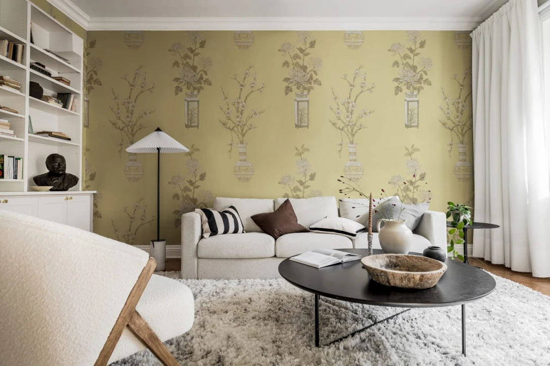 Rebel Walls R19342 Imperfections Japanese Vases Saffron - mural z motywem japońskich wazonów