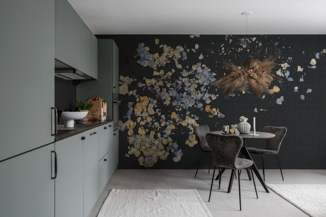 Rebel Walls R19297 Imperfections Fragile Beauty Dark Blue - mural suszone kwiaty hortensji