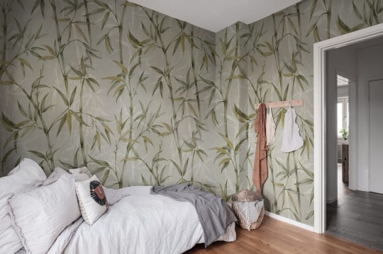 Rebel Walls R19338 Imperfections Bamboo Garden Green - mural w liście bambusa