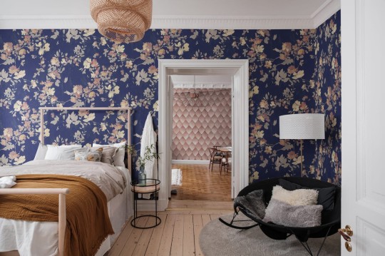 Rebel Walls R19323 Imperfections Blooming Garden Dark Blue - mural roślinny