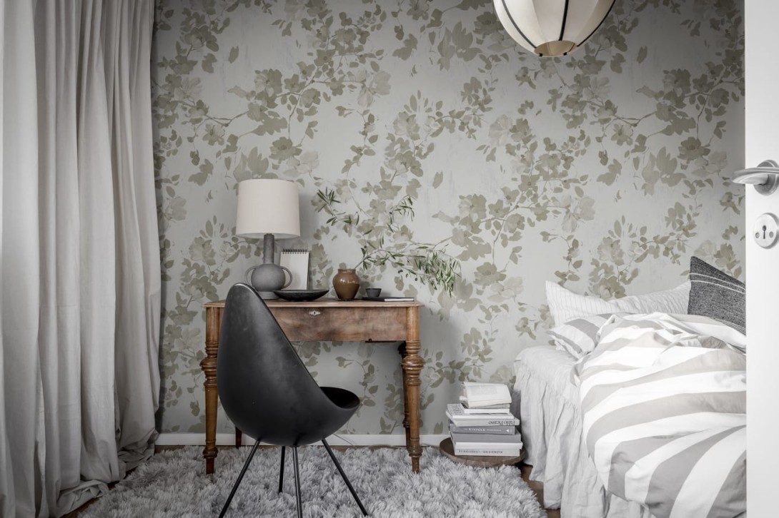 Rebel Walls R19325 Imperfections Blooming Garden Pearl - mural roślinny