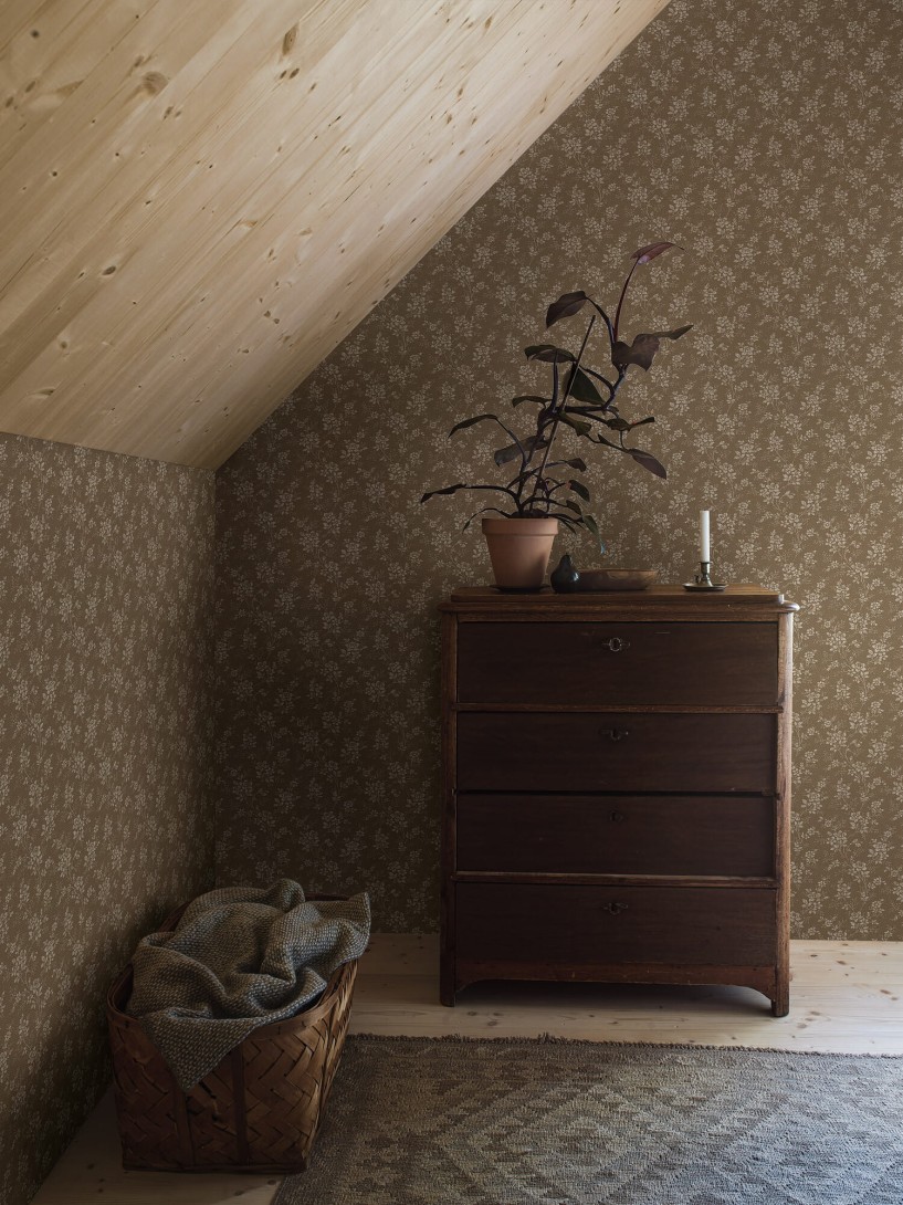 Boras Tapeter 4727 Woodland Hip Rose - brązowa tapeta w kwiaty