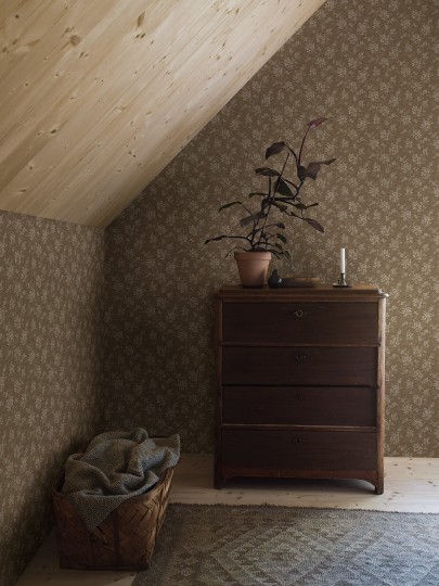 Boras Tapeter 4727 Woodland Hip Rose - brązowa tapeta w kwiaty