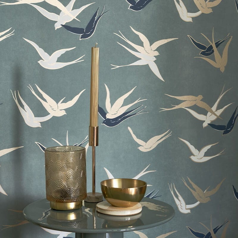 Casadeco 88637353 Twenties Swallow Vert Sauge - tapeta w jaskółki