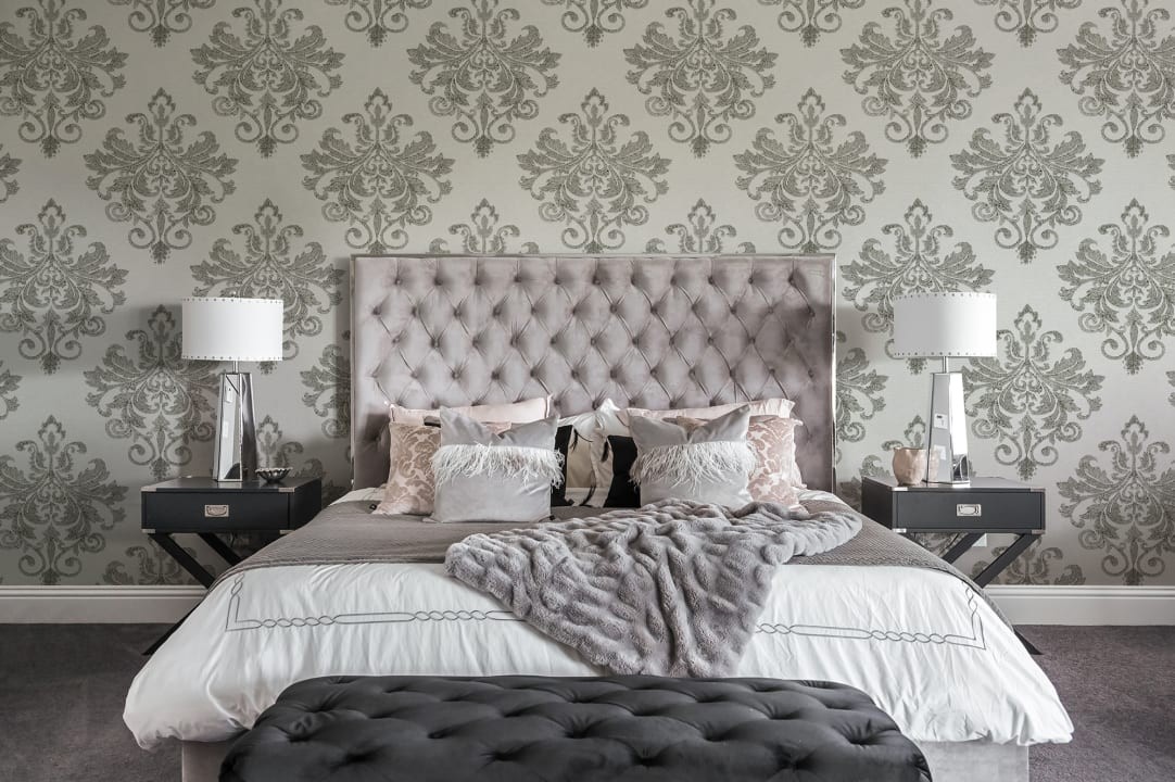 Rebel Walls R19402 Lars Wallin Baroque Pearl White - mural medaliony z pereł