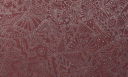 Arte 74034 Kharga Gobi Blaze Red - tapeta o wzorze mieniących się kropek